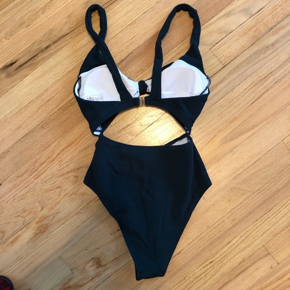 One-piece swimsuit - Picture 6 of 9